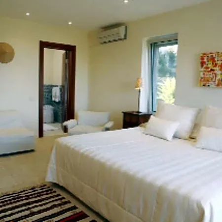 Sleeps 8 Air Con