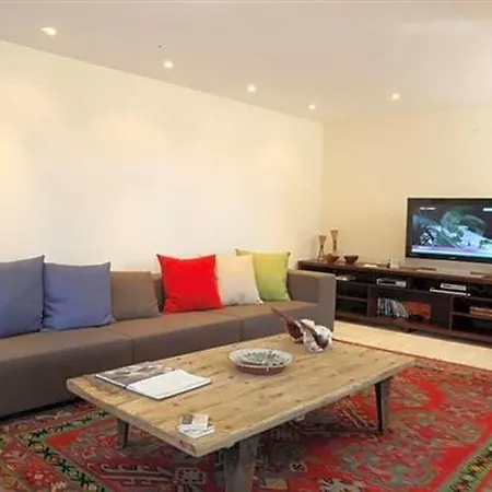 Villa Sleeps 8 Air Con