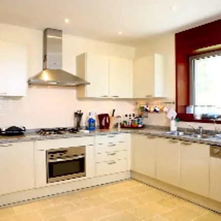 Villa Sleeps 8 Air Con *